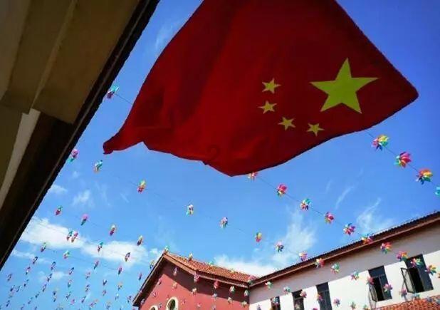 省十四届人大二次会议秘书处开发布会介绍成果