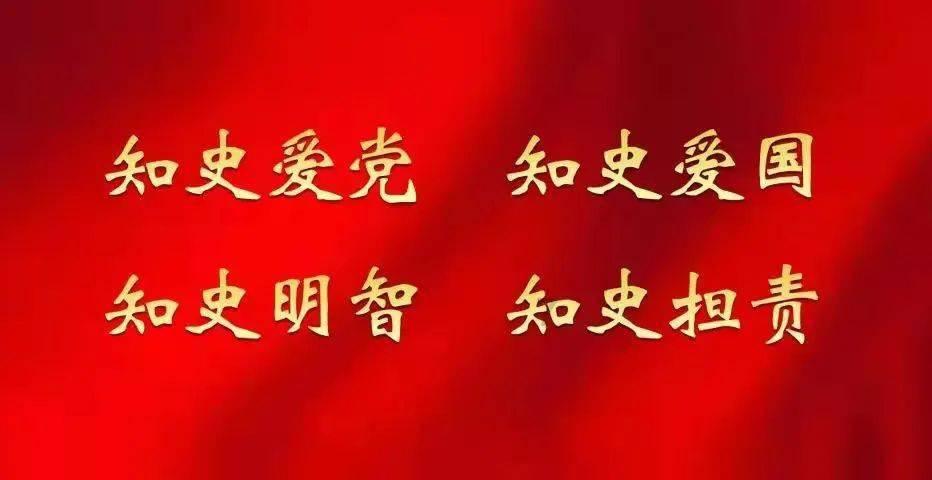有两个男的，一个男的巴不得天天和女朋友见面，上班的时候喜欢和女朋友腻在一起很晚去上班，但是很会说话